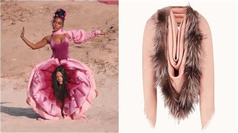 fendi vagina schal|Fendi Put Out A $1,000 Shawl That Looks Like A Vagina .